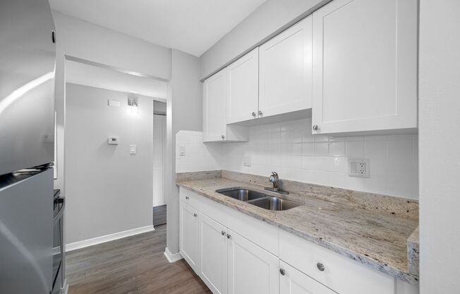 2 beds, 1 bath, 740 sqft, $1,395, Unit 211