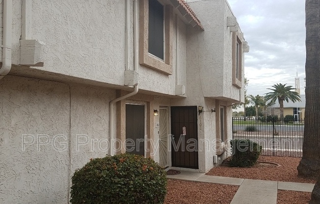 6104 W TOWNLEY AVE