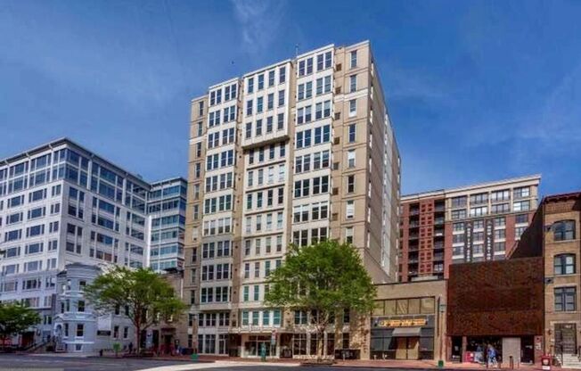 Chinatown 1,000 Square Foot PLUS W/Private Balcony, Fitness Center & More!