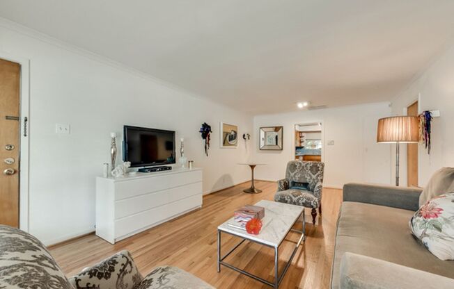 2 Bedroom, 1 Bath Duplex in Caruth Terrace!