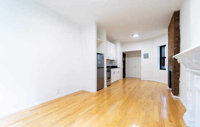 136 E 28 ST