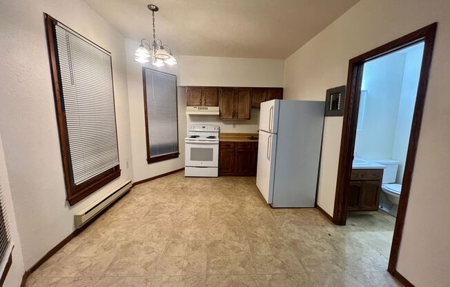 Studio, 1 bath, $605, Unit Apt 1