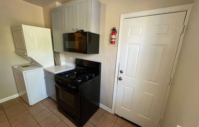 2 beds, 1 bath, $1,400, Unit 2648 # 5