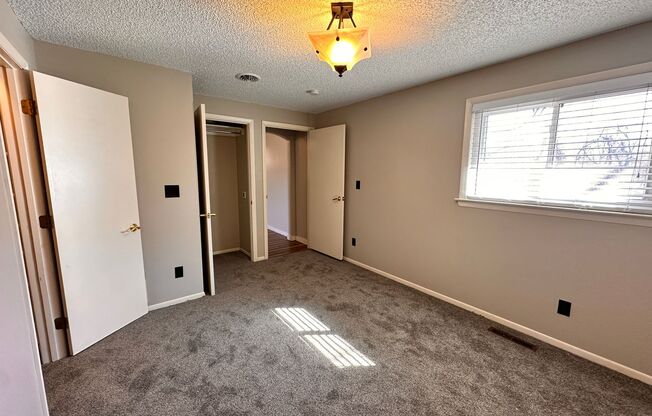 2 beds, 1 bath, 800 sqft, $1,695, Unit 509 7th St - Upper unit