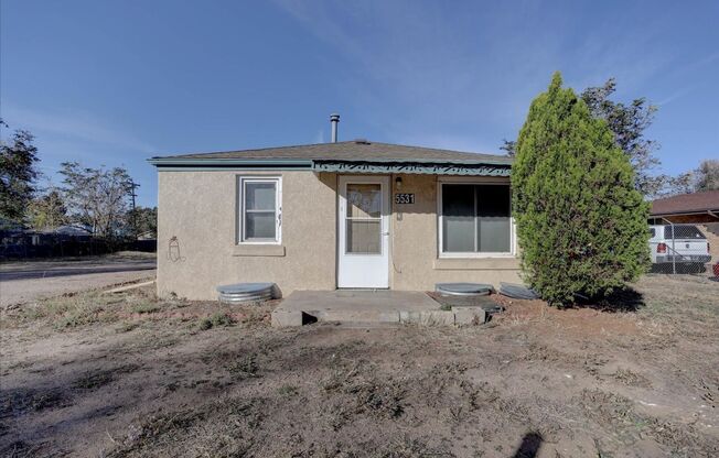 Cute 2bed/1bath with Huge Yard in Commerce City!