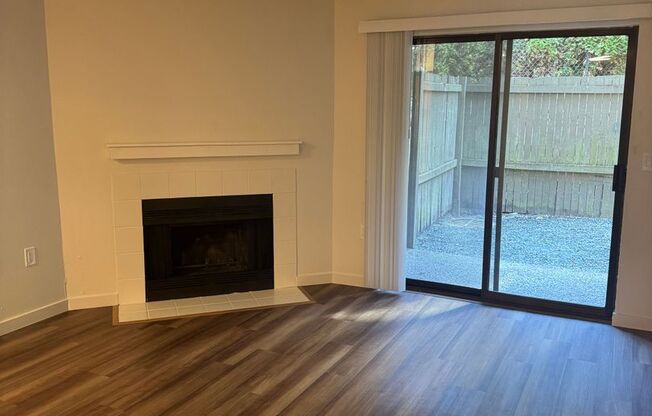 2 beds, 2 baths, 898 sqft, $1,746, Unit 1101