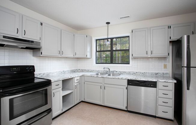 3 bedroom, 2.5 bath townhome in GREAT Durham location!