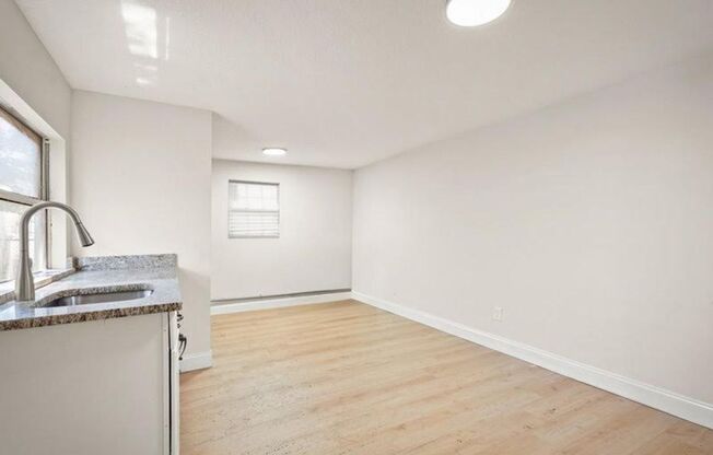 1 bed, 1 bath, 970 sqft, $995, Unit Unit B- 1/1