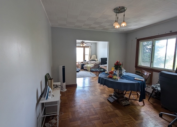 85 GLADSTONE ST