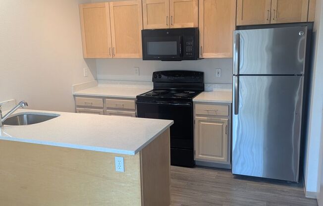2 beds, 1 bath, 878 sqft, $1,775, Unit E202