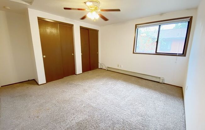 2 beds, 1 bath, $1,550, Unit A