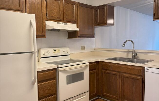 Manors of Bryn Mawr 2 Bed 2 Bath Condo AVAILABLE NOW!
