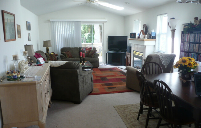 3 beds, 2 baths, $2,750