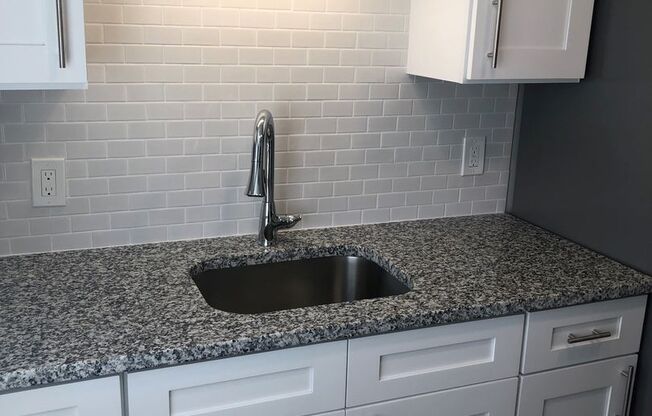 1 bed, 1 bath, 650 sqft, $1,299, Unit 17