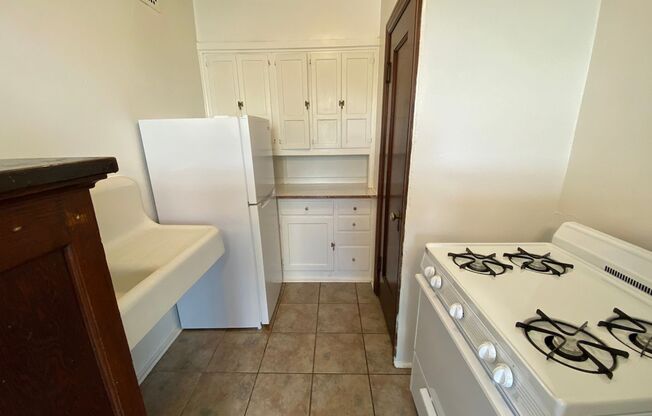 Studio, 1 bath, 400 sqft, $790, Unit 206