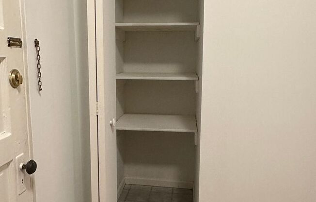 Beautiful 1 Bed/ 1 Bath Apartment Ravenswood Available September 1st