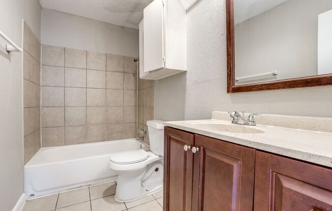 2 beds, 1 bath, 860 sqft, $1,250, Unit 122
