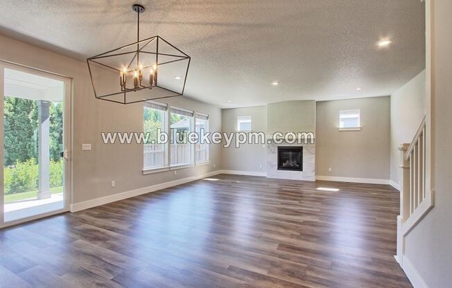 4 Bed, 3 Bath Home in Walnut Grove Near Andresen and 78th Street