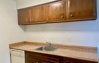 2 beds, 1 bath, 900 sqft, $1,295, Unit Cypress Ave- 1309 #201
