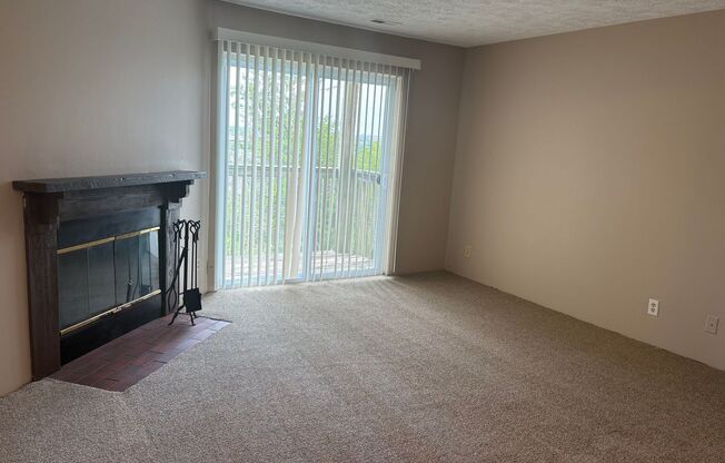 2 beds, 1 bath, 850 sqft, $1,150, Unit #14