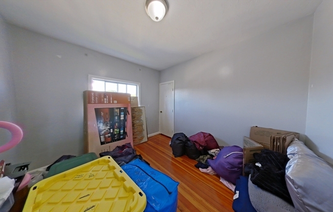 3 beds, 1 bath, 1,200 sqft, $2,600, Unit 3