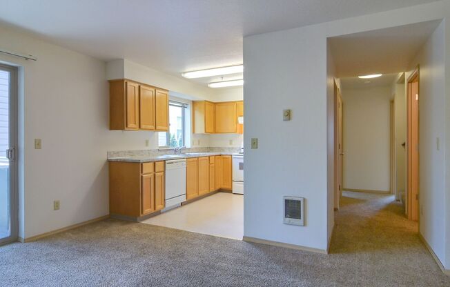 3 beds, 2 baths, $2,200, Unit 10