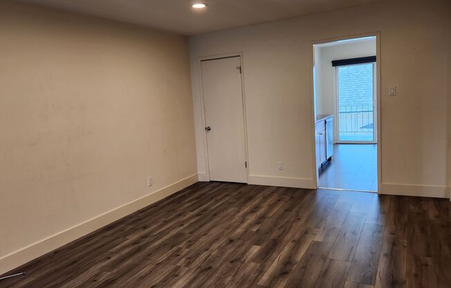 2 beds, 1 bath, 800 sqft, $2,150, Unit 4