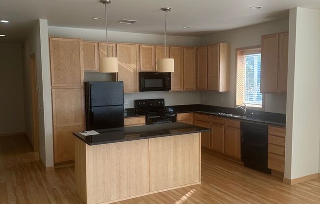 2 beds, 2 baths, 1,000 sqft, $1,495, Unit 308