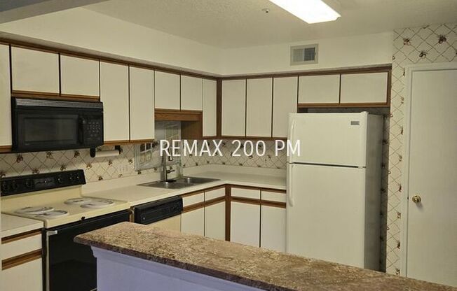 925 LEXINGTON PKWY