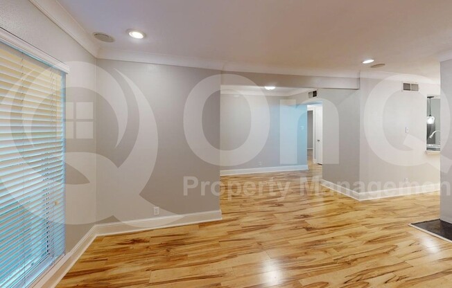 5925 E UNIVERSITY BLVD