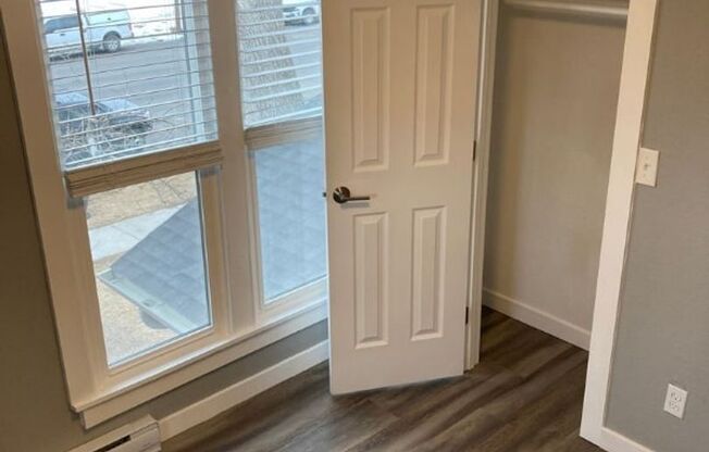 3 beds, 1 bath, 650 sqft, $1,445, Unit 1213 - 09