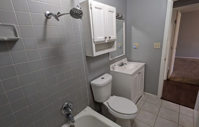 3 beds, 1 bath, $1,200