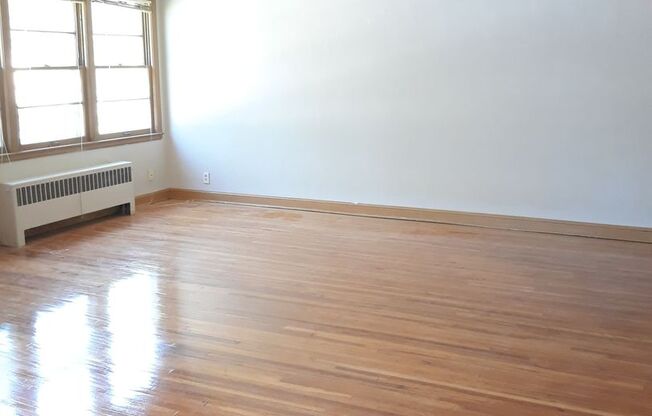 2 Bed/1 Bath Apt- Upper-level unit with Remodeled Bath - Available August 1st!