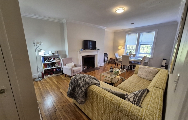 2 beds, 1 bath, 916 sqft, $4,000, Unit 27