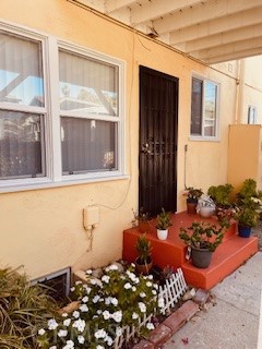 2 beds, 1 bath, 880 sqft, $2,800