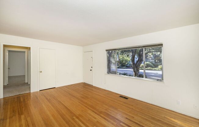 2 beds, 1 bath, 800 sqft, $3,500, Unit 500 Palo Alto Ave #A