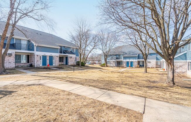 2 beds, 1 bath, 932 sqft, $1,499, Unit 13