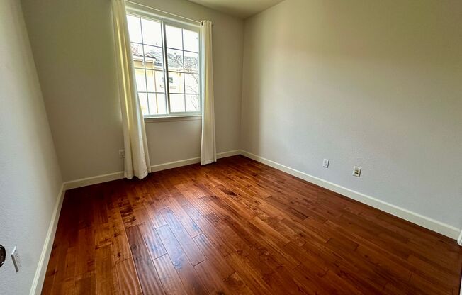 REMODELED TOWNHOME WITH THOUGHTFUL UPGRADES | CALM SETTING