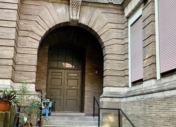 61 Prince St # 4
