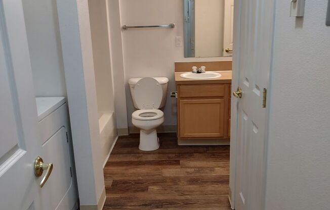 1 bed, 1 bath, 899 sqft, $1,425, Unit H-03