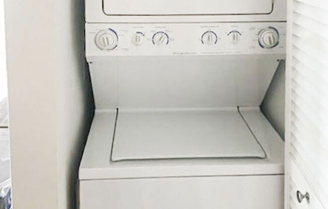 1 bed, 1 bath, 708 sqft, $2,295, Unit 4865-3W