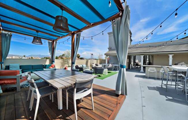 Boulevard on Wilshire Rooftop Lounge with Community BBQ and Covered Seating