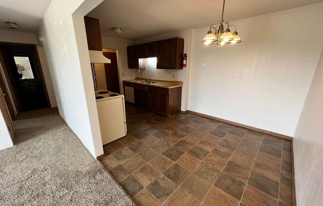 2 beds, 1 bath, 750 sqft, $900, Unit C-20