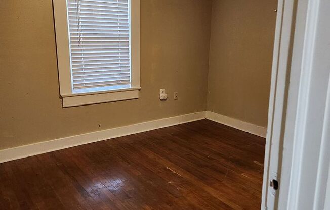 2 beds, 1 bath, $1,150