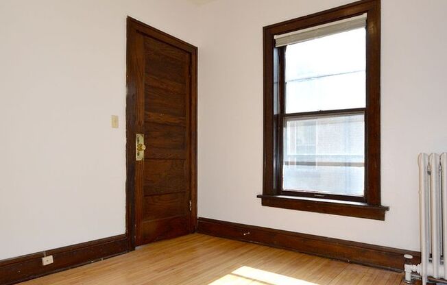 1 bed, 1 bath, 410 sqft, $910, Unit 13 - 25