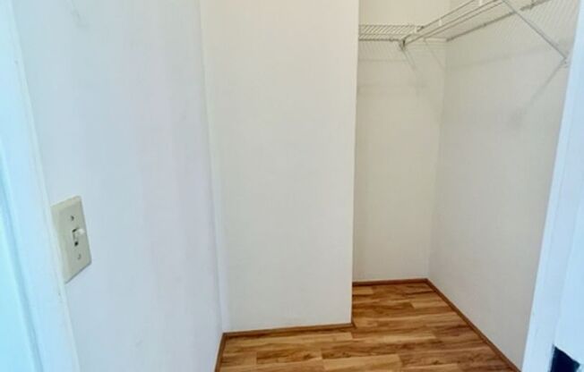 2 beds, 2 baths, $3,000, Unit Royal Capitol Plaza