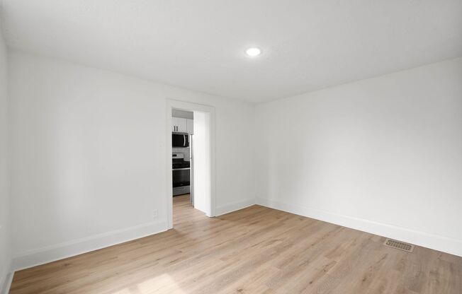 2 BEDROOM END UNIT IN THE HEART OF DORMONT, READY FOR MOVE IN!