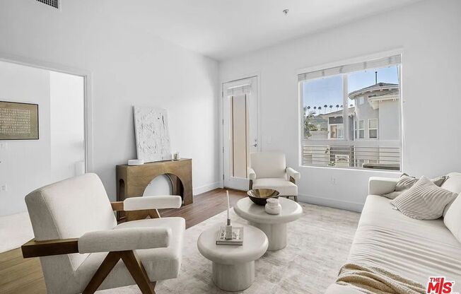 Beautiful Playa Vista Home With In Unit Laundry!