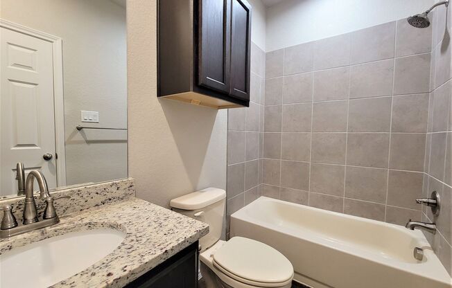 3 beds, 2 baths, $1,295, Unit 1110 Burek Cross