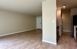 2 beds, 1 bath, 850 sqft, $1,795, Unit 27